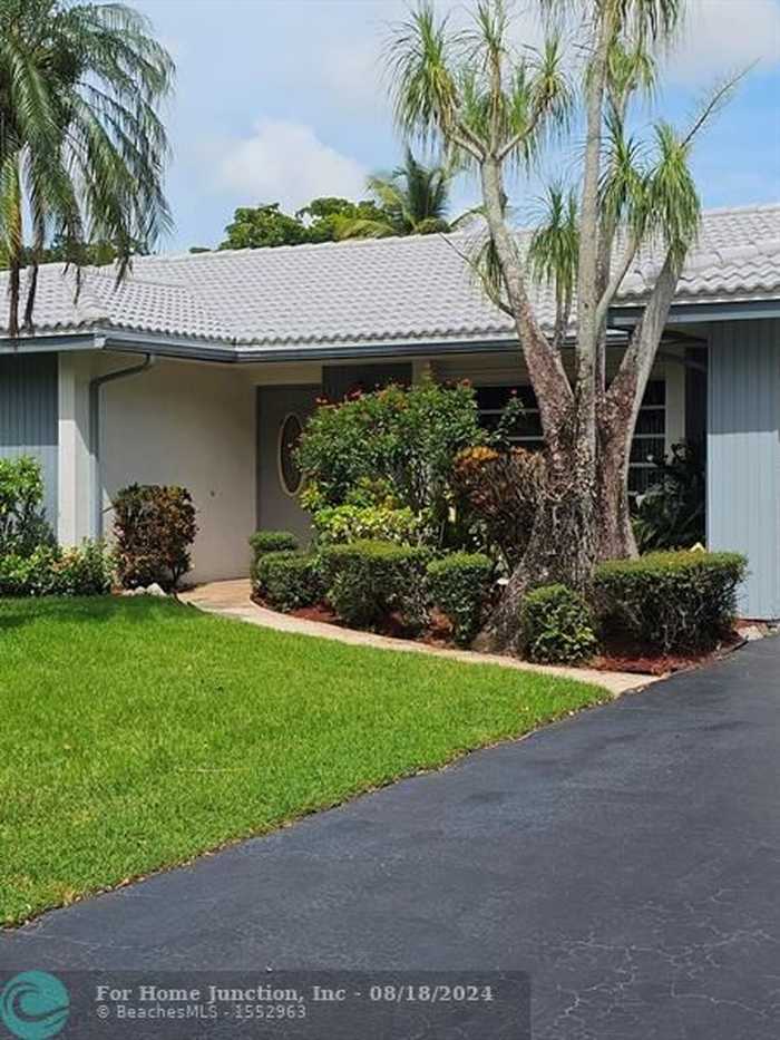 photo 1: 1529 NW 85th Dr, Coral Springs FL 33071