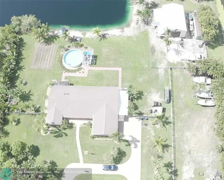 photo 3: 18901 SW 63rd St, Fort Lauderdale FL 33332