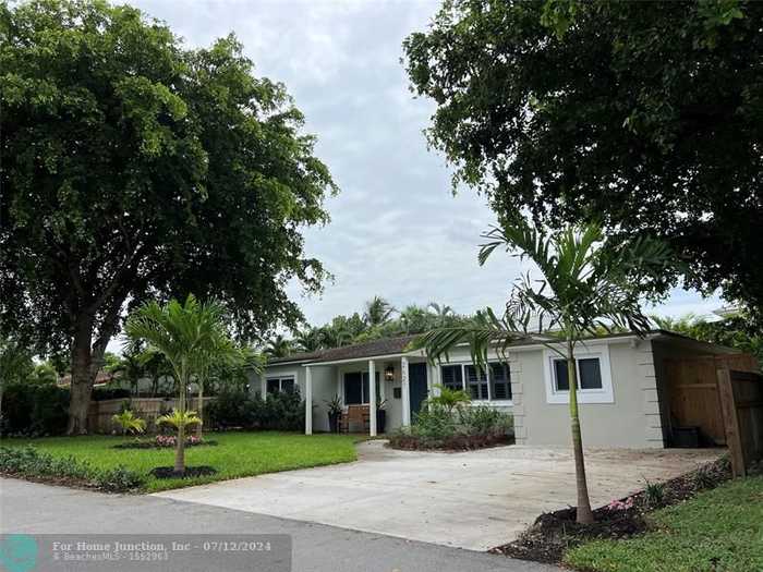 photo 1: 2627 NE 10th Ave, Wilton Manors FL 33334