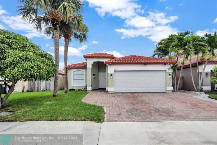 photo 1: 5500 NW 49th Ave, Coconut Creek FL 33073