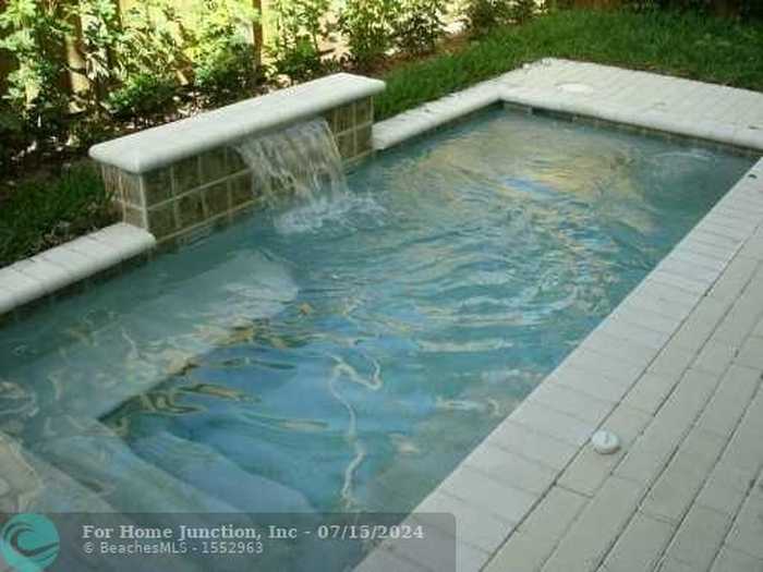 photo 1: 2628 NE 9th Ave Unit 2, Wilton Manors FL 33334