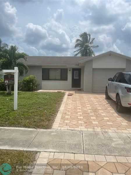 photo 1: 372 NW 19th Ct, Pompano Beach FL 33060