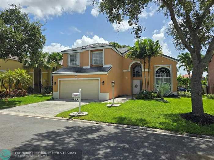 photo 1: 11644 NW 2nd Dr, Coral Springs FL 33071