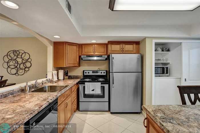 photo 1: 1550 NW 80th Ave Unit 405, Margate FL 33063