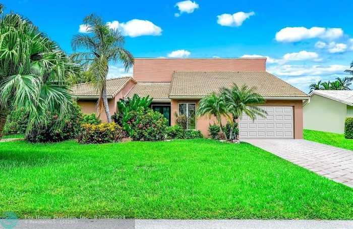 photo 2: 247 Codrington Dr, Lauderdale By The Sea FL 33308