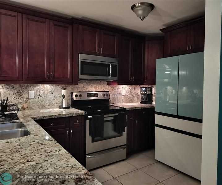 photo 3: 3007 N Oakland Forest Dr Unit 107, Oakland Park FL 33309