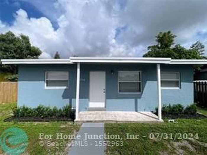 photo 1: 1746 Lauderdale Manor Dr, Fort Lauderdale FL 33311