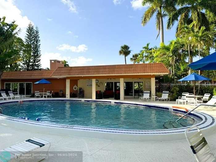 photo 11: 119 NE 19th Ct Unit 207G, Wilton Manors FL 33305