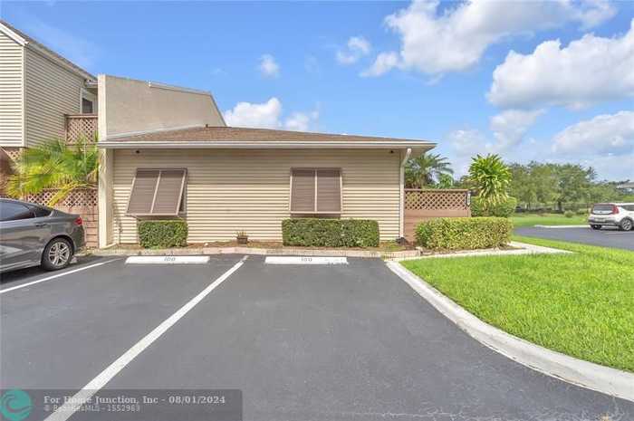 photo 1: 100 E Hemingway Cir Unit 100, Margate FL 33063