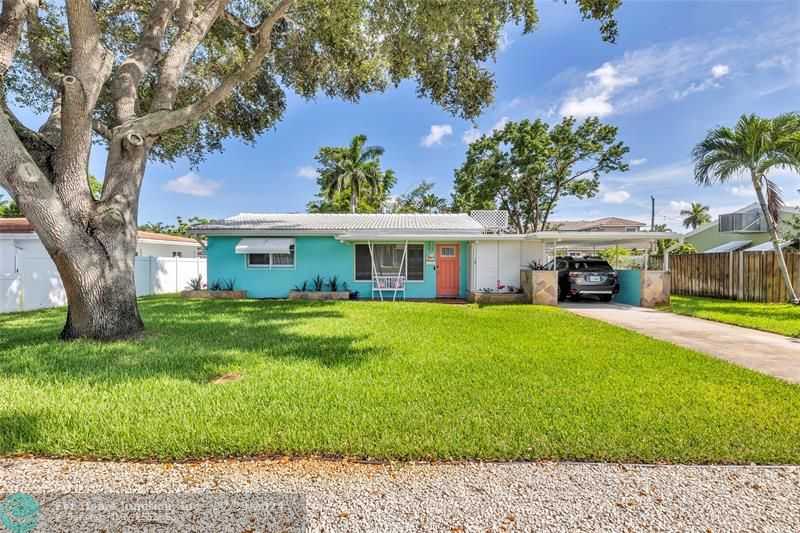 photo 1: 324 NE 23rd St, Wilton Manors FL 33305