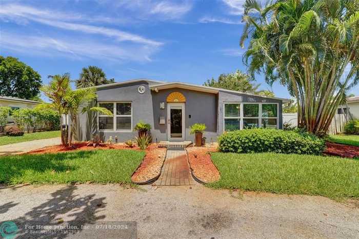 photo 1: 1605 NE 16th Ave, Fort Lauderdale FL 33305