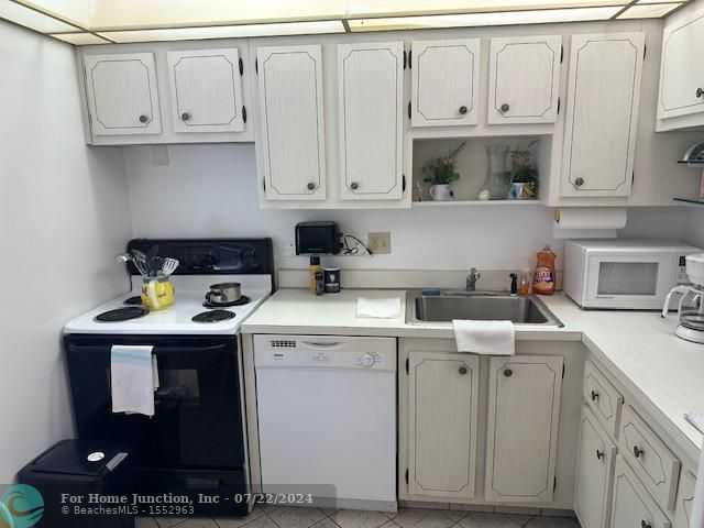 photo 3: 550 NW 80th Ave Unit 206, Margate FL 33063