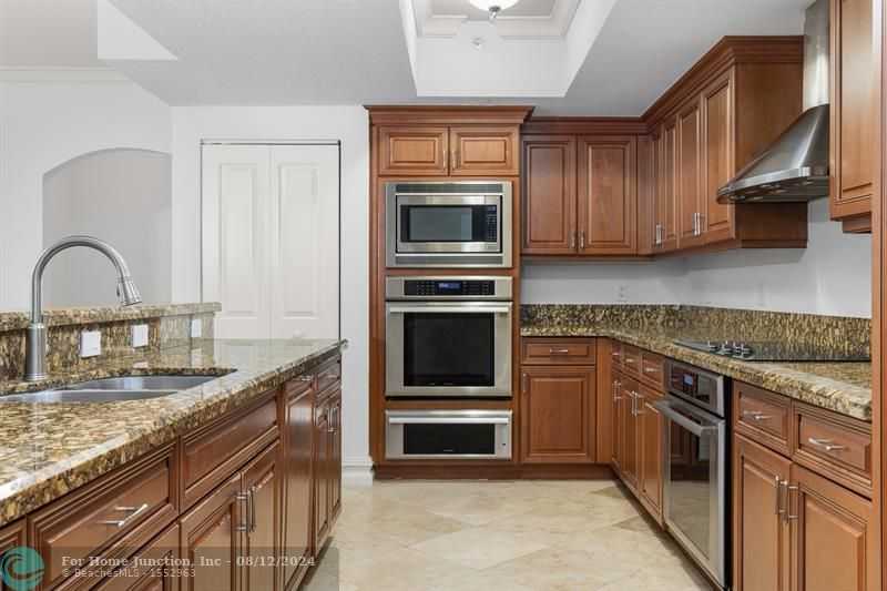 photo 3: 1200 Hillsboro Mile Unit 2204, Hillsboro Beach FL 33062