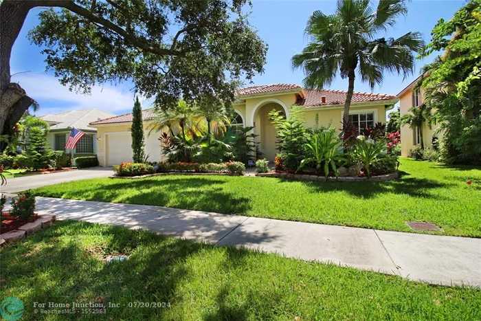 photo 2: 6416 Mallards Way, Coconut Creek FL 33073