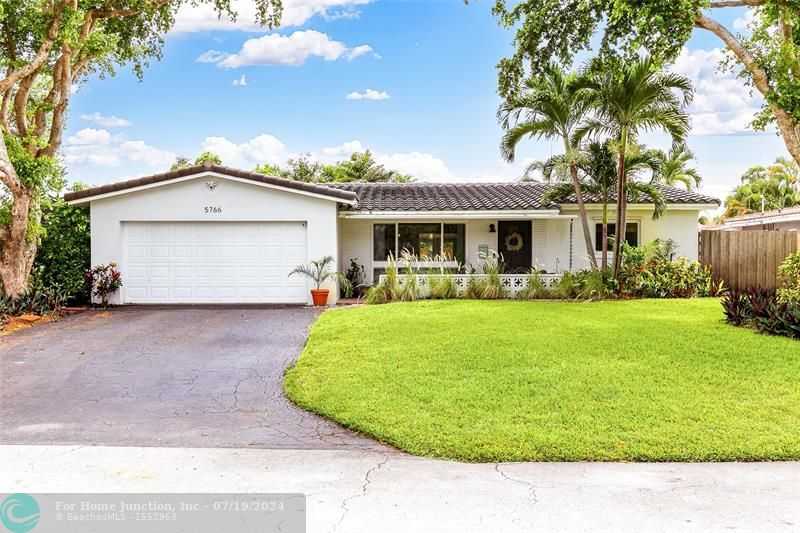 photo 1: 5766 NE 17th Ave, Fort Lauderdale FL 33334