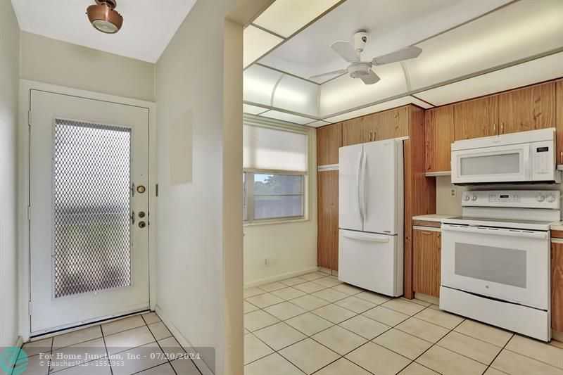 photo 1: 2302 Lucaya Ln Unit G4, Coconut Creek FL 33066