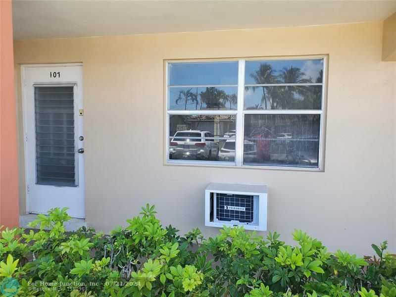 photo 3: 2106 NE 56th Ct Unit 107, Fort Lauderdale FL 33308