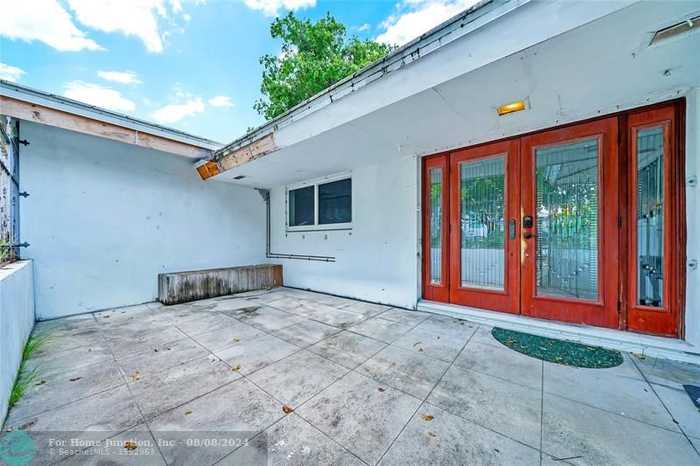 photo 4: 2548 Middle River Dr, Fort Lauderdale FL 33305