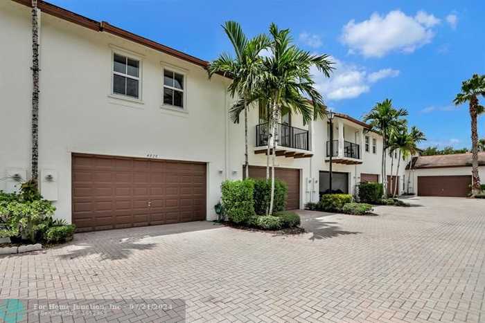 photo 1: 4826 Acadian Trl Unit -, Coconut Creek FL 33073