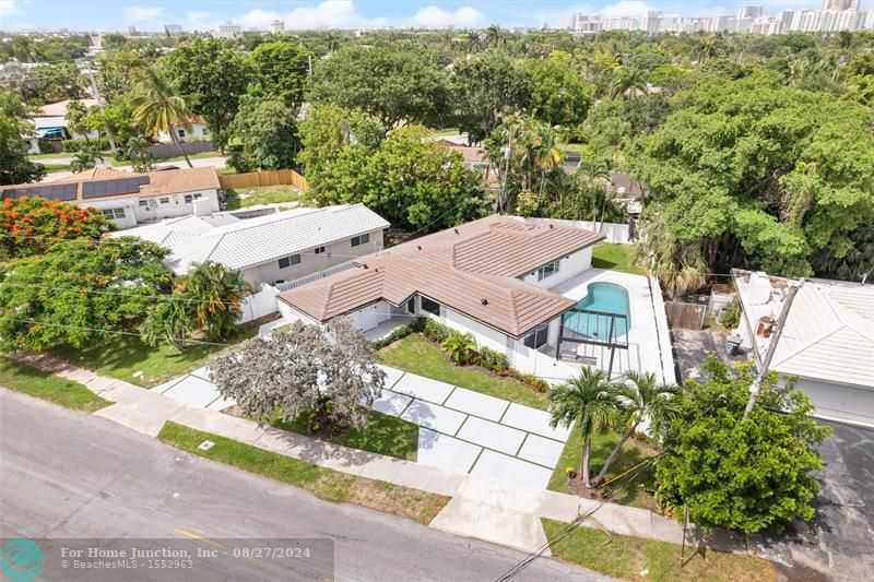 photo 1: 2556 Middle River Dr, Fort Lauderdale FL 33305