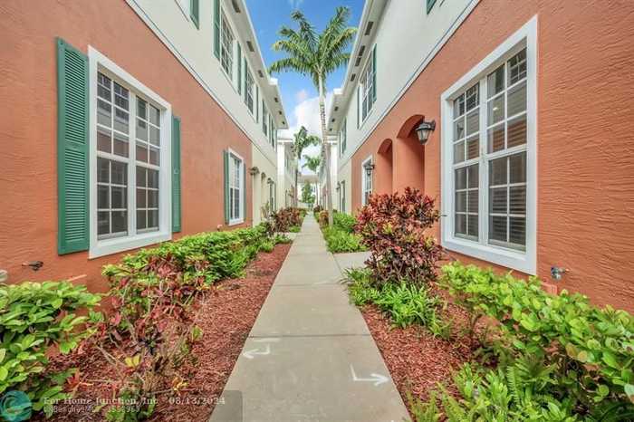 photo 1: 704 SW 1st Ln Unit 704, Pompano Beach FL 33060