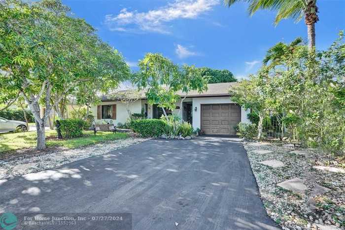 photo 1: 9761 NW 24th St, Coral Springs FL 33065