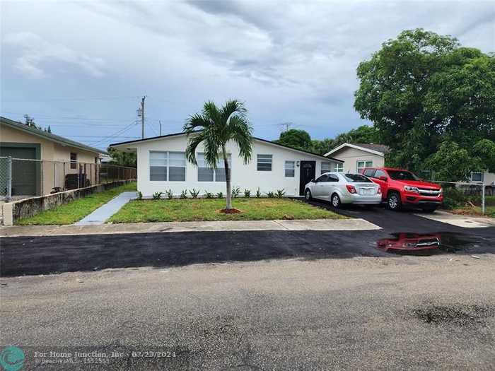 photo 1: 517 NW 16th Ave, Fort Lauderdale FL 33311