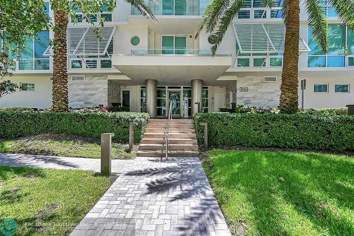 photo 1: 353 Sunset Dr Unit 402, Fort Lauderdale FL 33301