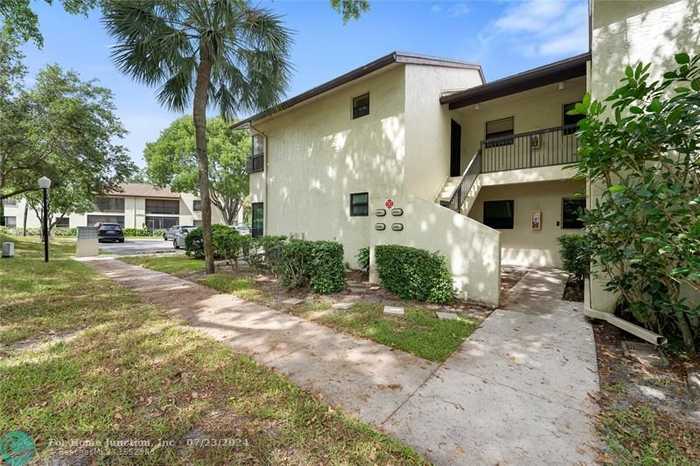 photo 2: 3305 Cocoplum Cir Unit 3310, Coconut Creek FL 33063