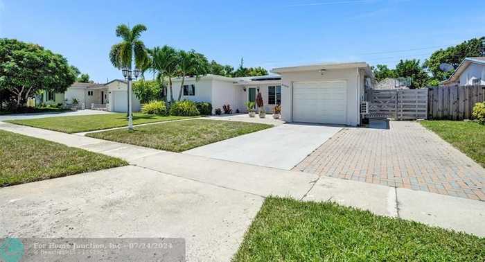 photo 1: 6960 NW 4th Pl, Margate FL 33063