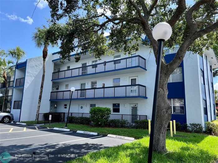 photo 1: 3140 Holiday Springs Blvd Unit 202, Pompano Beach FL 33063