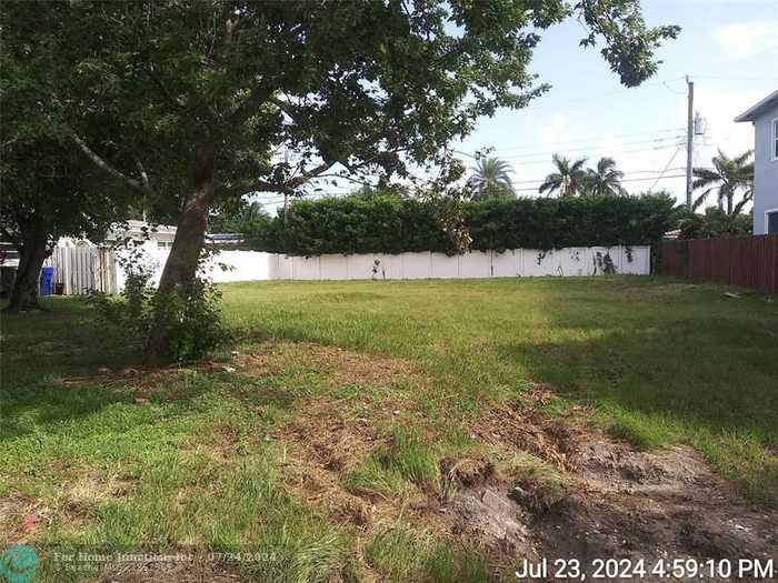 photo 1: 2700 SE 5th Ct, Pompano Beach FL 33062