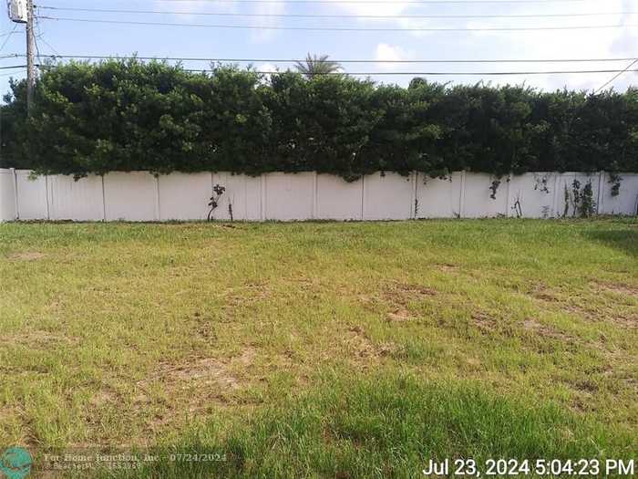 photo 3: 2700 SE 5th Ct, Pompano Beach FL 33062