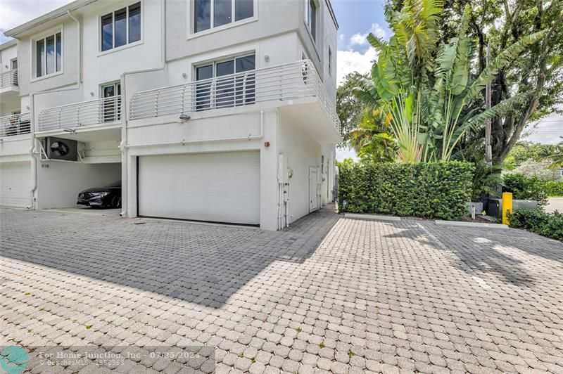 photo 3: 816 NE 28th St Unit 816, Wilton Manors FL 33334