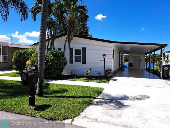 photo 1: 3871 NW 67th St, Coconut Creek FL 33073