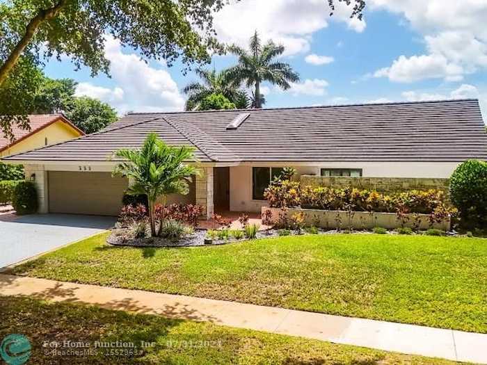 photo 1: 355 Woodlake Ln, Deerfield Beach FL 33442