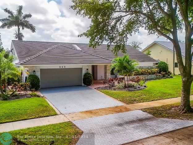 photo 3: 355 Woodlake Ln, Deerfield Beach FL 33442