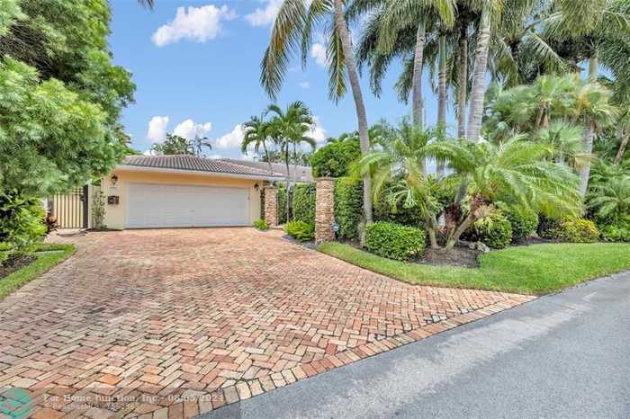 photo 1: 4321 NE 28th Ave, Fort Lauderdale FL 33308