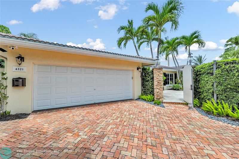 photo 3: 4321 NE 28th Ave, Fort Lauderdale FL 33308