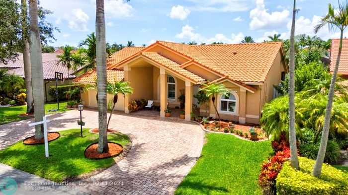 photo 2: 5736 NW 46TH DR, Coral Springs FL 33067