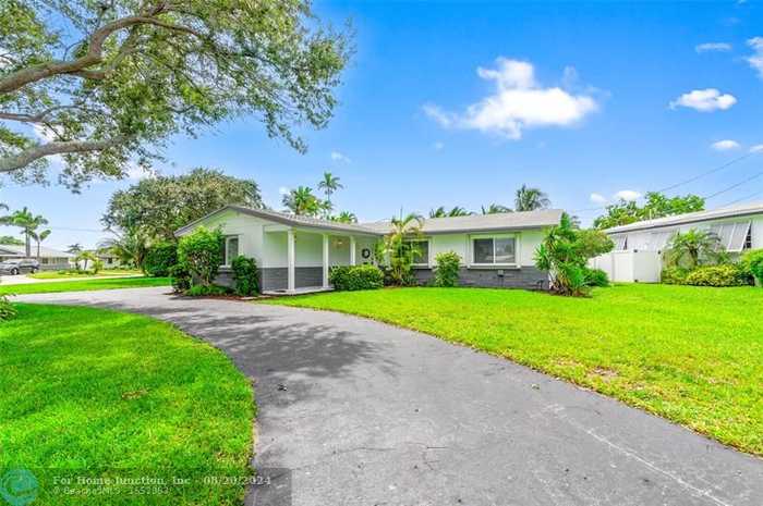 photo 1: 2761 NE 12th St, Pompano Beach FL 33062