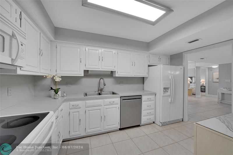 photo 3: 5000 N Ocean Blvd Unit 409, Lauderdale By The Sea FL 33308