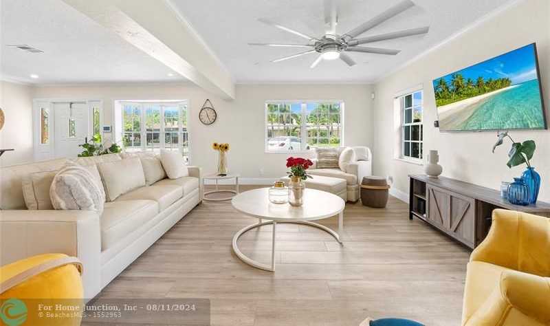 photo 3: 727 NE 2nd St, Pompano Beach FL 33060