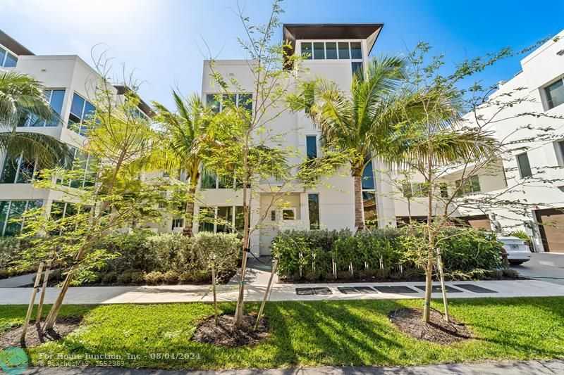 photo 3: 246 Garden Ct Unit 246, Lauderdale By The Sea FL 33308