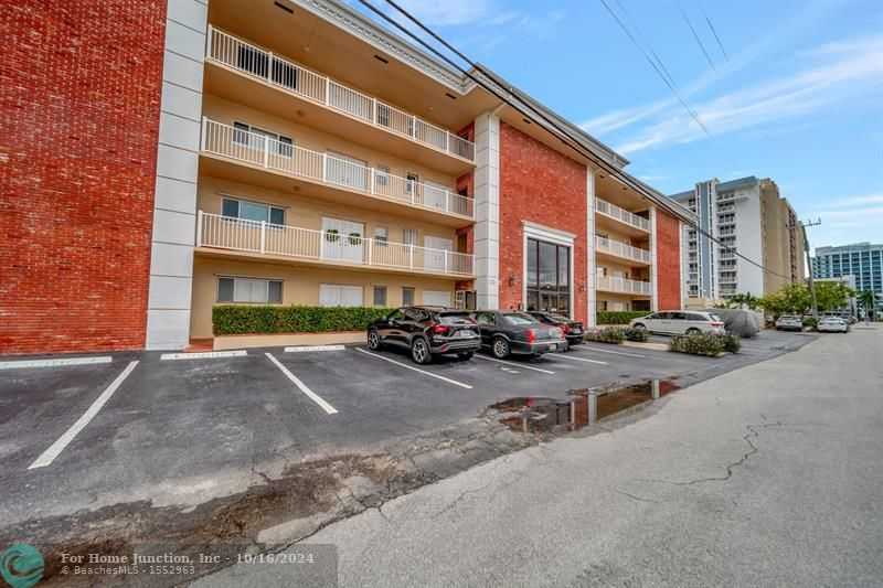 photo 3: 2841 NE 33rd Ct Unit 305, Fort Lauderdale FL 33306