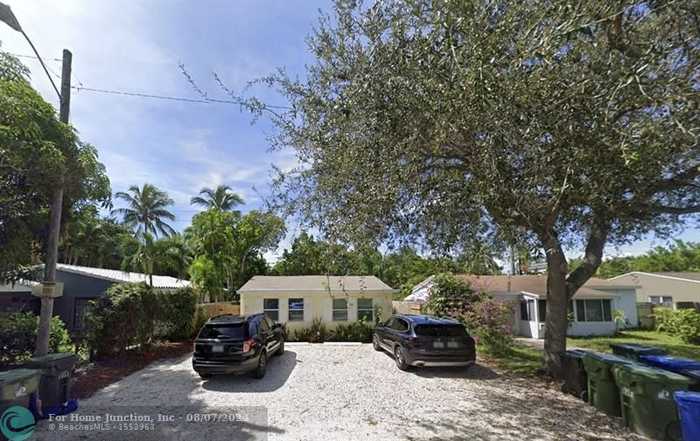 photo 1: 1215 NE 13th Ave, Fort Lauderdale FL 33304