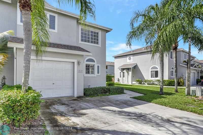 photo 3: 4752 SW 13th Pl, Deerfield Beach FL 33442