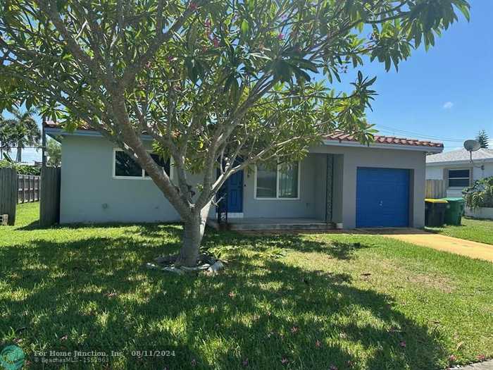 photo 1: 218 SE 3rd St, Dania Beach FL 33004