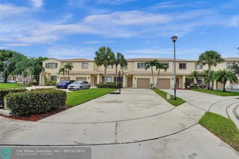 photo 3: 4730 Lago Vista Dr, Coconut Creek FL 33073