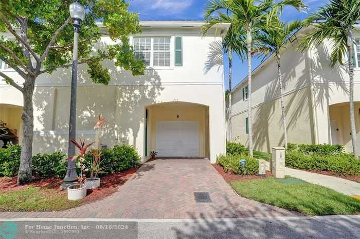 photo 2: 713 SW 2nd Ave Unit 713, Pompano Beach FL 33060